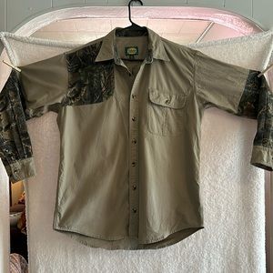 Cabela’s men’s brown seclusion long sleeve button up shirt